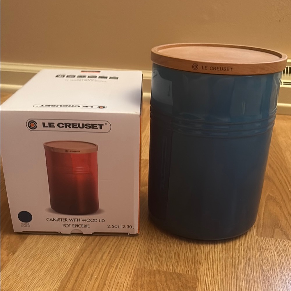 Le Creuset 14cm Large 2.5 quart Canister With Wood Lid Canister, Marseille Blue. - Picture 2 of 10